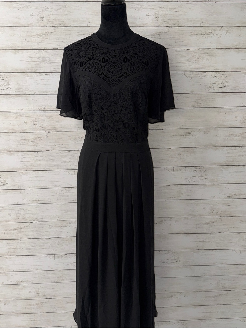 NWT! City Chic Lace Insert Dress - Picture 4 of 7